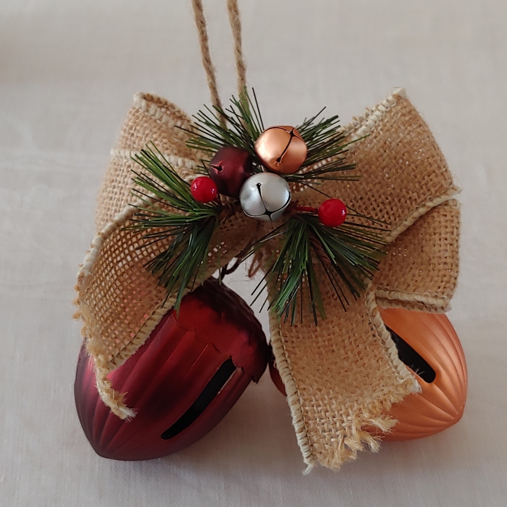 Holiday Acorn Bell